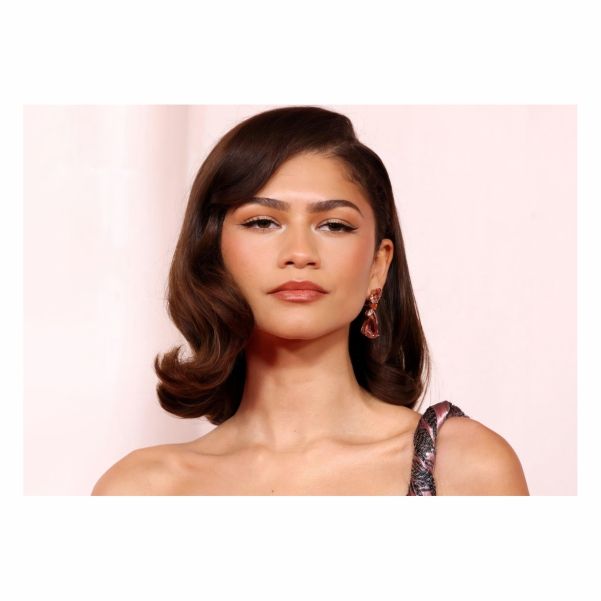 Zendaya 原始照片 AI生成动漫素材