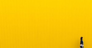 OpenAI的新设备将只有冰球大小，售价超过300美元。