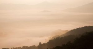 AI 数据中心遭反对潮，硅谷巨头砸钱"灭火"