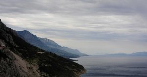 我用手上这台笔记本实测了本地 LLM