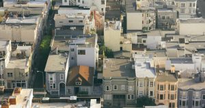OpenAI 首款硬件真容浮现：冰球大小无屏设计，售价 300 至 400 美元